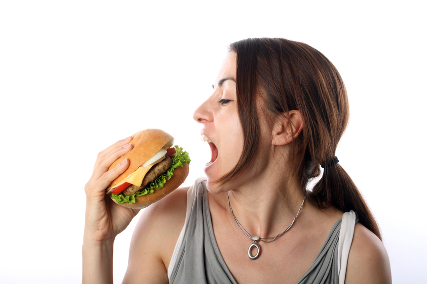 Resultado de imagen para gente comiendo hamburguesa