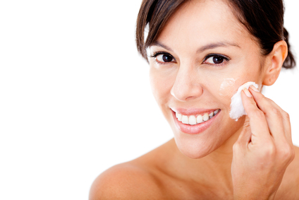  piel de la cara, salud de la piel, prevención, factores externos que agreden la piel, dermatitis, cremas hidratantes, 