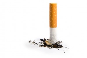 Apagar el cigarro cuando se está en espacios públicos abiertos es cuestión de conciencia.