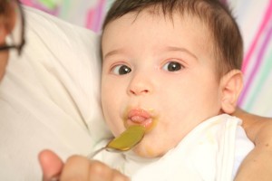 Proporcionar una sana nutrición promueve el crecimiento y desarrollo del bebé,