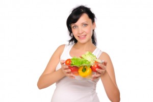 Una dieta equilibrada previene el desarrollo de enfermedades como la obesidad, la diabetes, el colesterol alto y la hipertensión.