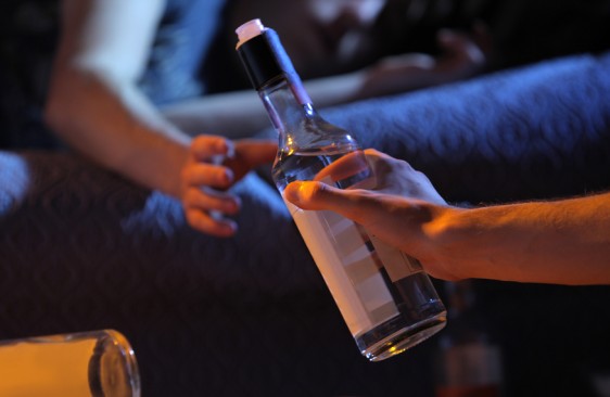 A partir del 15 de enero de 2013 entra en vigor la reforma a la ley que tipifica como delito grave la alteración de bebidas alcohólicas.Imagen: depositphotos.