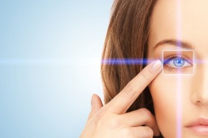 Muchas veces la falta de un adecuado tratamiento a una infección en los ojos puede derivar en que el paciente se complique a tal grado que sufra una discapacidad visual adquirida.