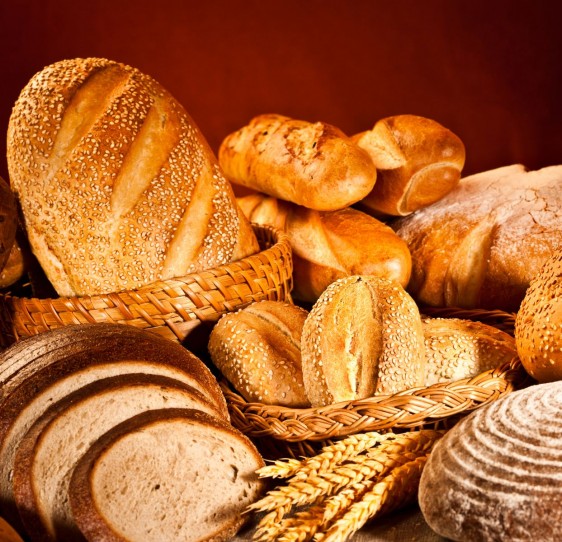 Desde el momento en el que el hombre dejó de ser nómada y se volvió sedentario pudo domesticar los cereales y con ello, el pan comenzó a formar parte de la alimentación de toda civilización. 