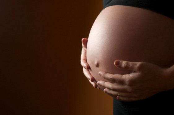 La cesárea es una operación que está diseñada para facilitar el paso de la vida intrauterina a la extrauterina
