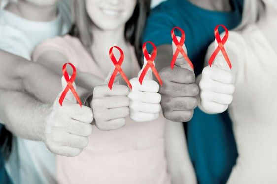 Casi la mitad de los adultos con VIH son mujeres que enfrentan retos muy particulares a lo largo de cada etapa de su vida