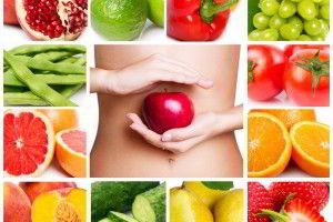 Collage de frutas uva, naranja, fresa, durazno, pera recuadro central mujer con manzana