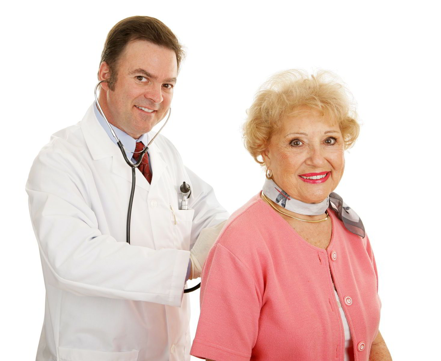 Adulto mayor sentado con médico revisando espalda con estetoscopio