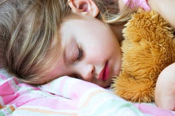 Lo que los ácidos grasos hacen por el sueño de tus hijos