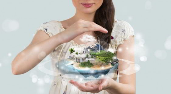 Un acercamiento a mujer que tienen en las manos una esfera con una imagen de una imagen con aire limpio, energía aeolica, y espacios verdes