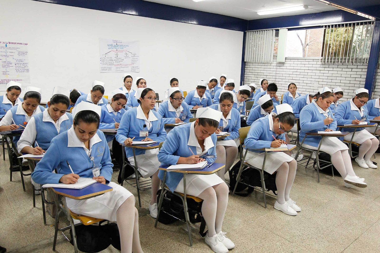 Enferemeras en un salón de clases