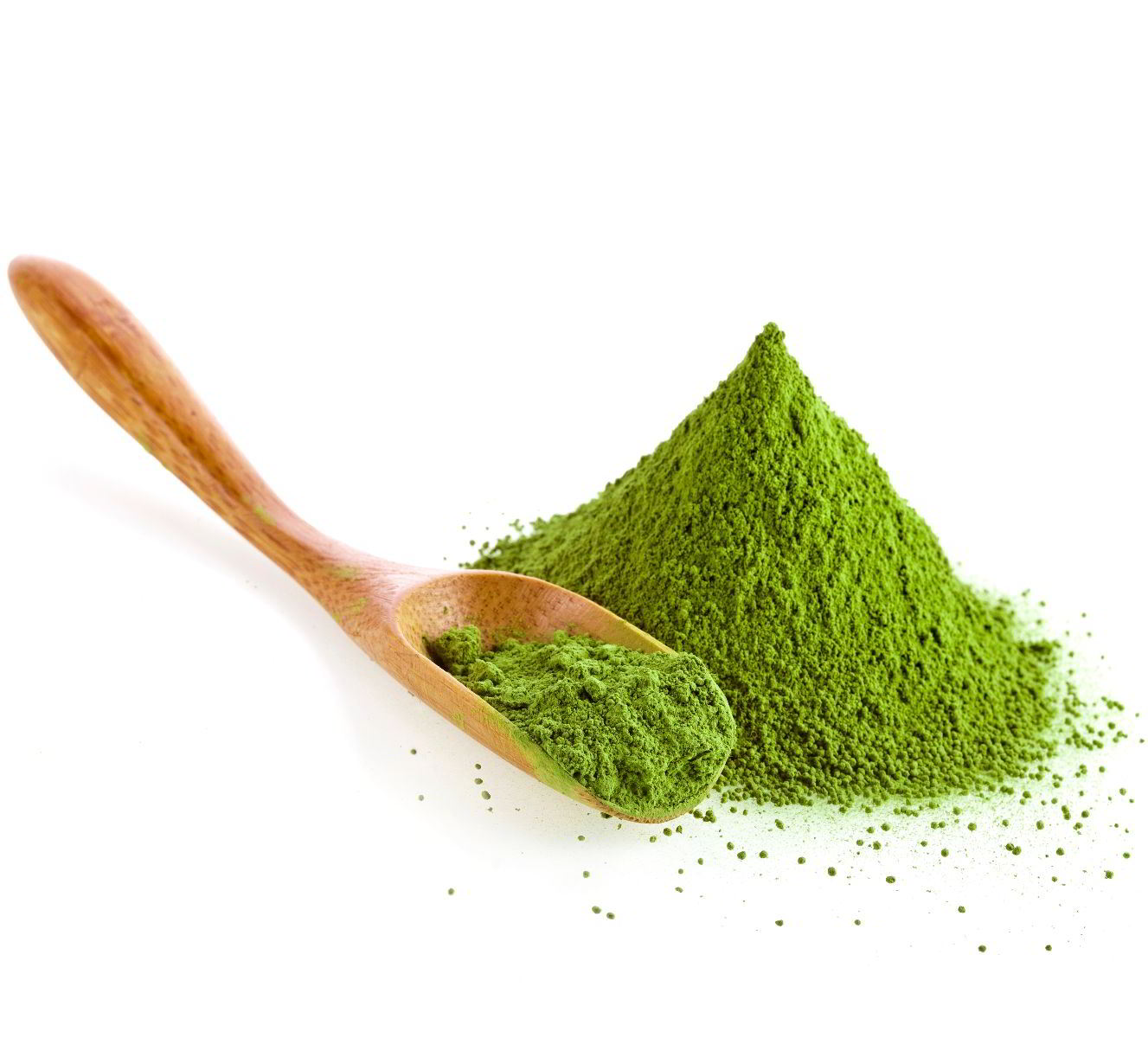té verde con hojas aisladas sobre fondo blanco