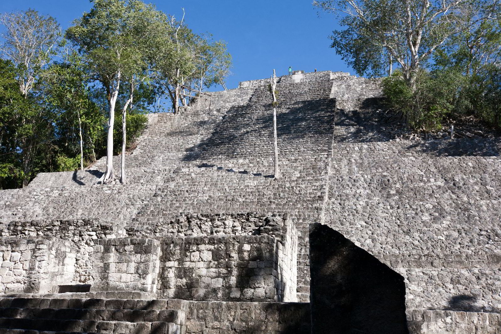 Pirámide en las ruinas de Calakmul