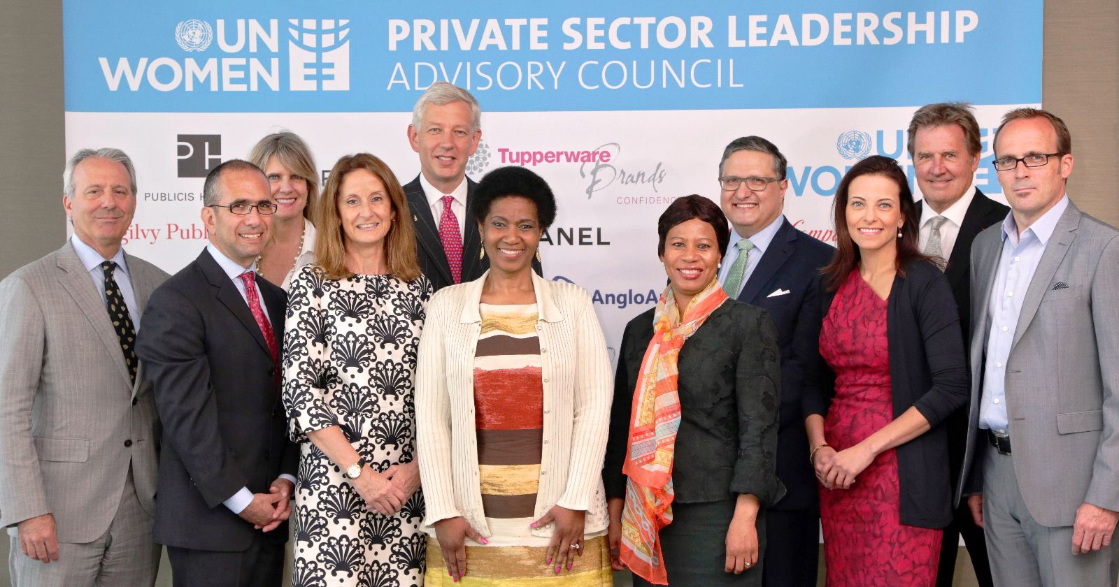Grupo de personas que conforman Consejo Consultivo de Líderes del Sector Privado de ONU Mujeres