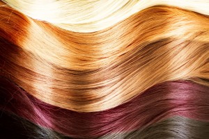 Canello en forma de olas en capas de color rubio, rojo, castaño claro, morado y castaño oscuro