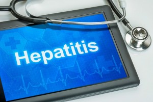 Tablet con el texto "hepatitis"