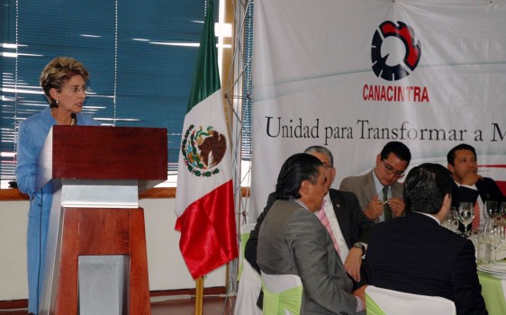 Mercedes Juan presentado ponencia en CANACINTRA