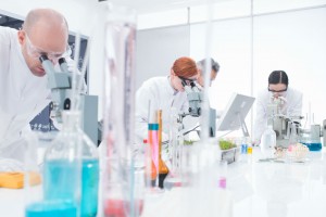 "Existen 61 biotecnológicos biocomparables en el país, producidos por laboratorios nacionales, lo que demuestra la gran capacidad científica y técnica para fabricar este tipo de medicamentos."