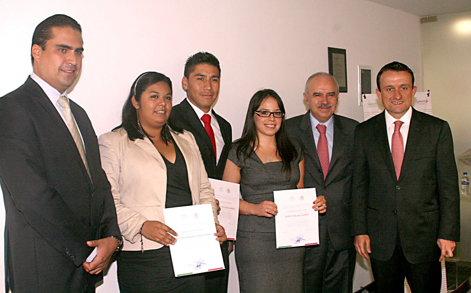 Nancy Peláez Gómez, Emmanuel Salazar y Melisa Ávila Nava y Ramírez acompañados de Julián Olivas Ugalde y Mikel Arriola Peñalosa