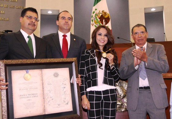 Fernando Pérez Espinosa, Cándido Ochoa Rojas, y Álvaro Eguía Romero con la Presea al Mérito “Plan de San Luis” 2014