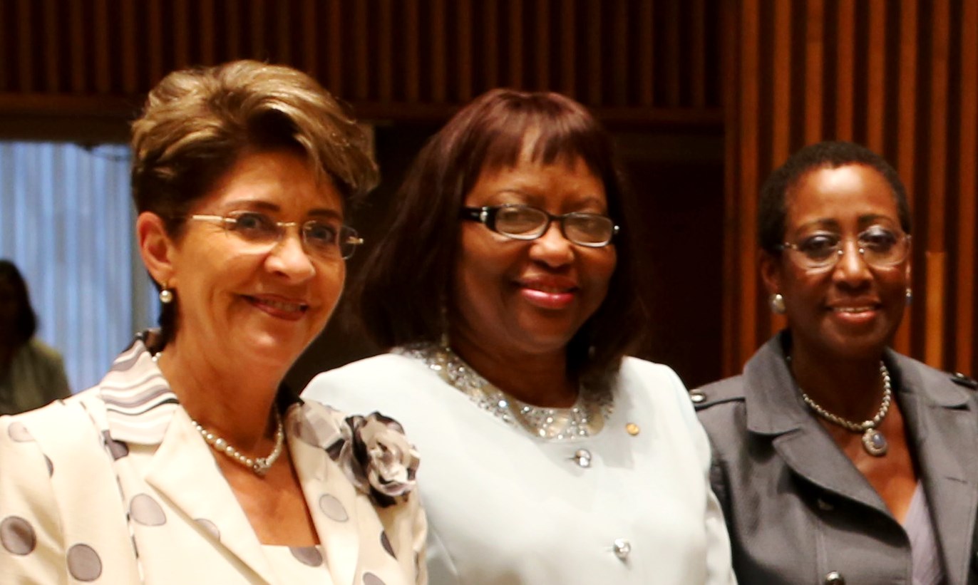 Mercedes Juan, Carissa F. Etienne y Jennie Ward-Robinson