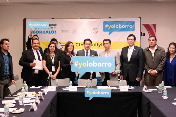 Asistentes a la mesa de trabajo de Campaña de Prevención del Ciberbullying #yoloborro