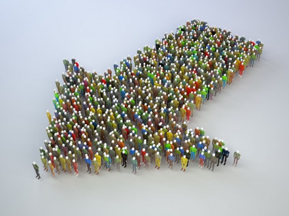Ilustración de muchas personas formando una flecha que apunta a una dirección