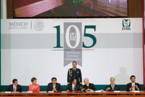 Funcionarios que presidieron la Clausura el Presidente Enrique Peña Nieto trabajos de la Centésima Quinta Asamblea General del IMSS