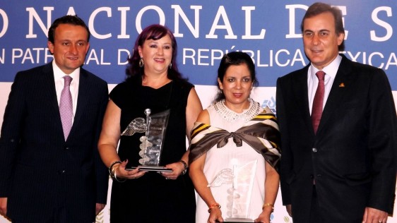 De izquierda a derecha Mikel Arriola, Esther López Bayghen, Atlántida Raya-Rivera y Juan Pablo Castañón Castañón