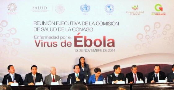 Funcionarios del Sector Salud y gobernadores de México en la mesa de trabajo al fondo cartel 