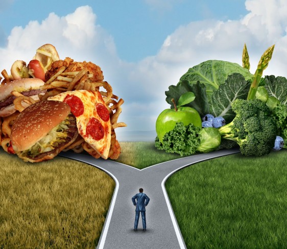 Ilustración de un camino que se divide hacia la izquierda a comida chatarra y a la derecha frutas y verduras