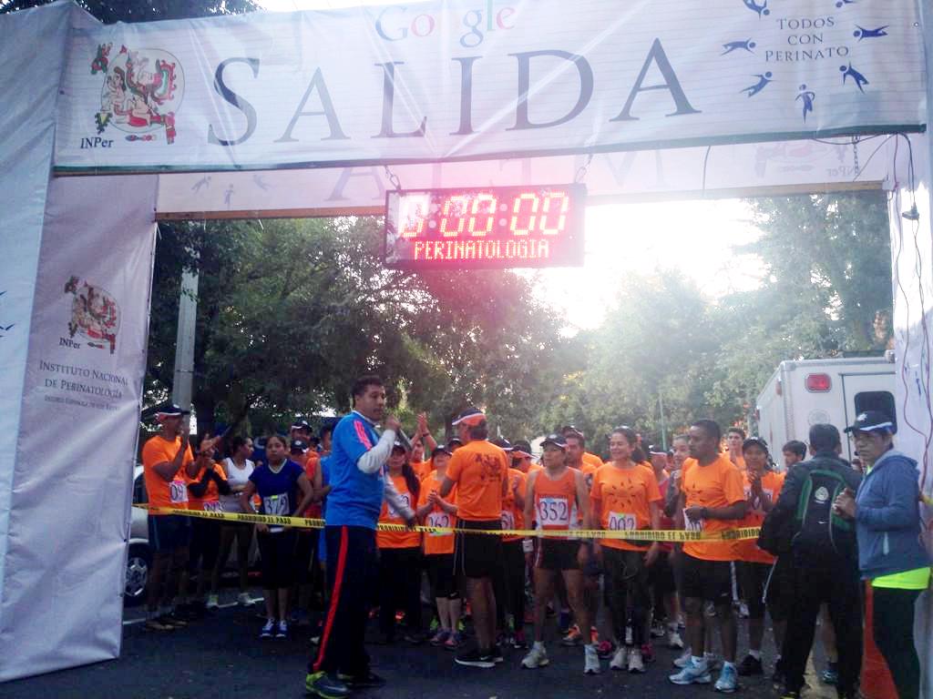 Participantes en la línea de arranque de la Carrera "Todos con Perinato"