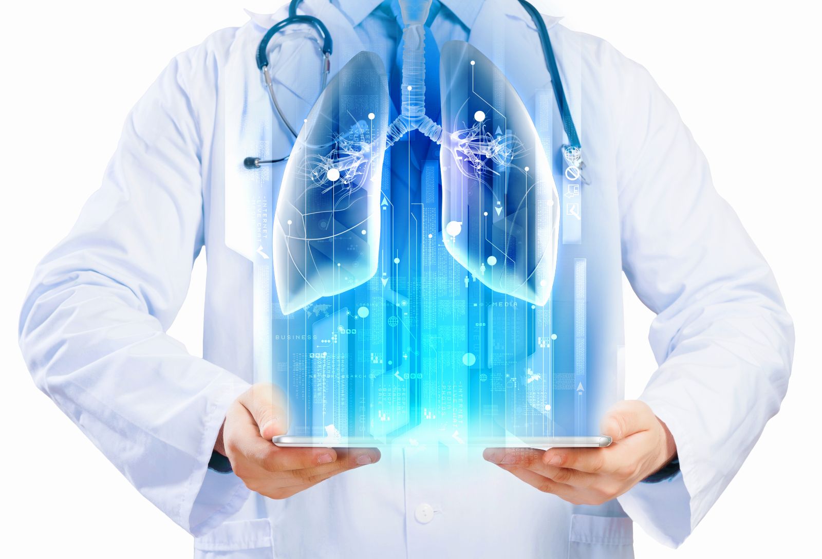 Médico con Ilustración de una pantalla que proyecta un holograma de pulmones