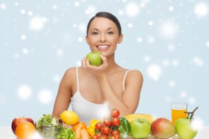 Mujer con frutas y verduras