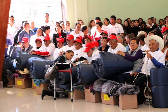 Se entregan cobijas, cobertores y otros insumos a la población afectada por las bajas temperaturas, de los estados de Durango, San Luis Potosí y Zacatecas