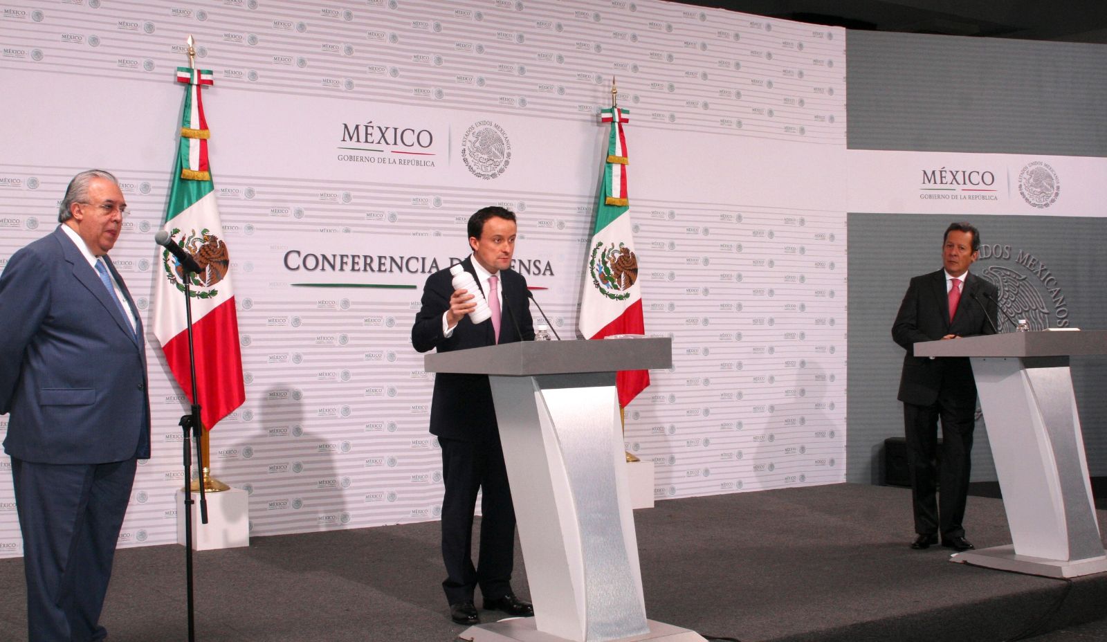 Mikel Arriola en conferencia de prensa