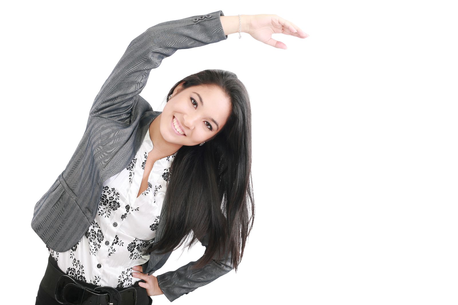 Mujer de negocios haciendo un ejercicio de estiamiento en un fondo blanco