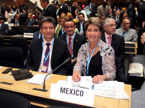 Pablo Kuri, Mikel Arriola, Mercedes Juan y funcionario representante de México