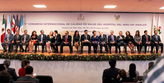 Funcionarios en el foro del  Primer Congreso Internacional de calidad en Salud