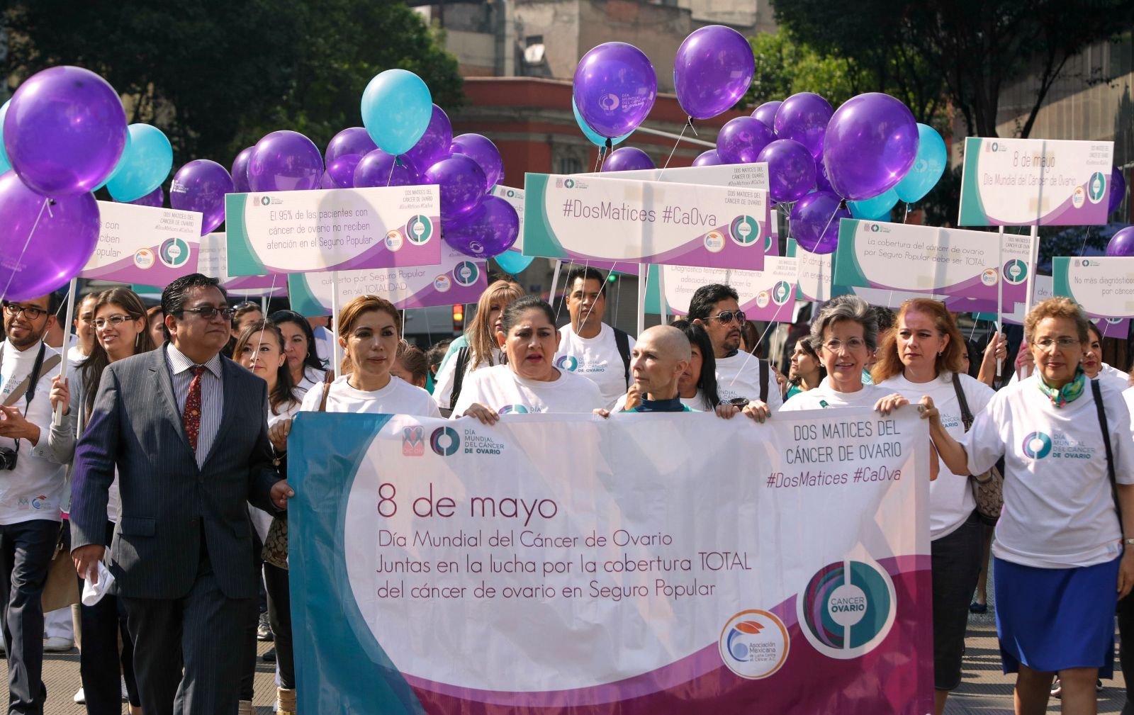 Grupo de personas manifestandose en las calles