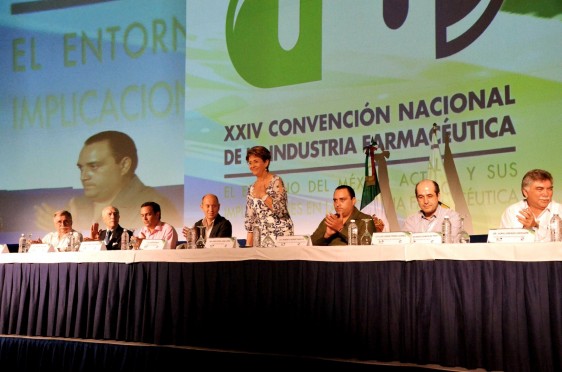 La Secretaria de Salud, Mercedes Juan, acompañada del gobernador del Estado de Quintana Roo Roberto Borge Angulo, inauguró la XXIV Convención de la Industria Farmacéutica
