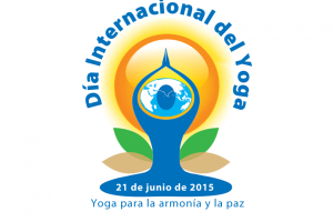 Logotipo de persona con texto "Día Internacional del Yoga"