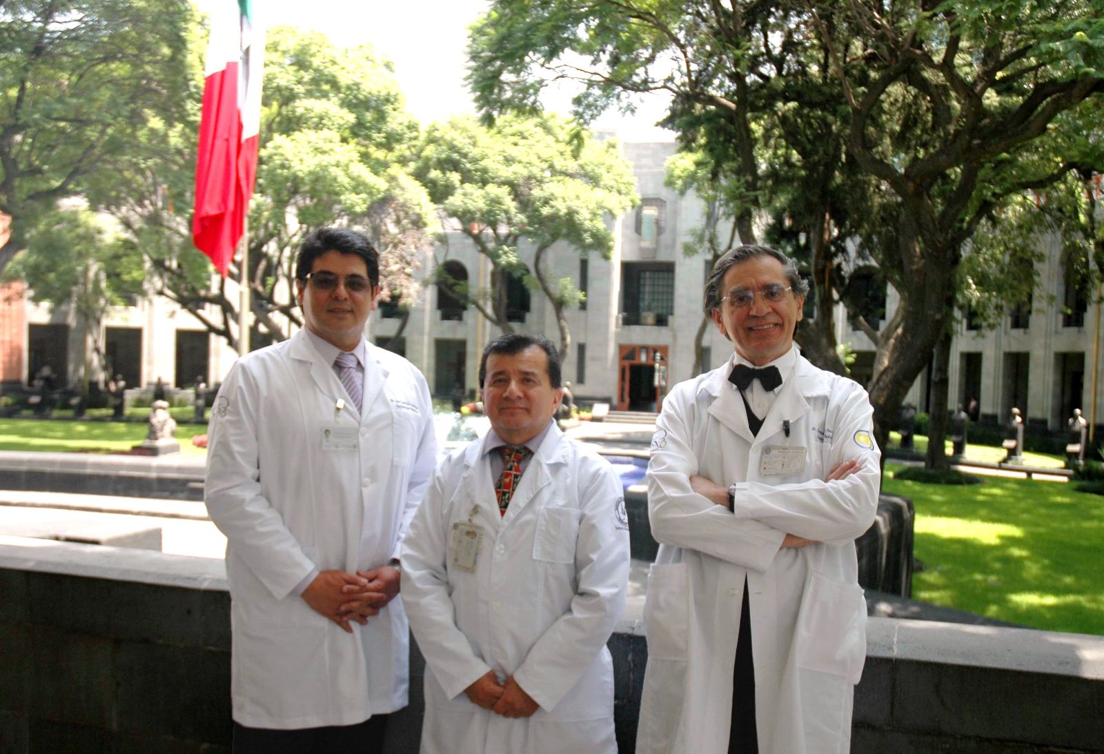 En la Foto:Dr. Heynar de Jesús Pérez Villanueva Jefe del Servicio de Radioterapia del HIM, Dr. Fernando Chico Ponce de León Jefe de Departamento de Neurocirugía del Hospital Infantil de México y el Dr. Luis Felipe Gordillo Dominguez Adscrito al Servicio de Neurocirugía del Hospital Infantil de México.