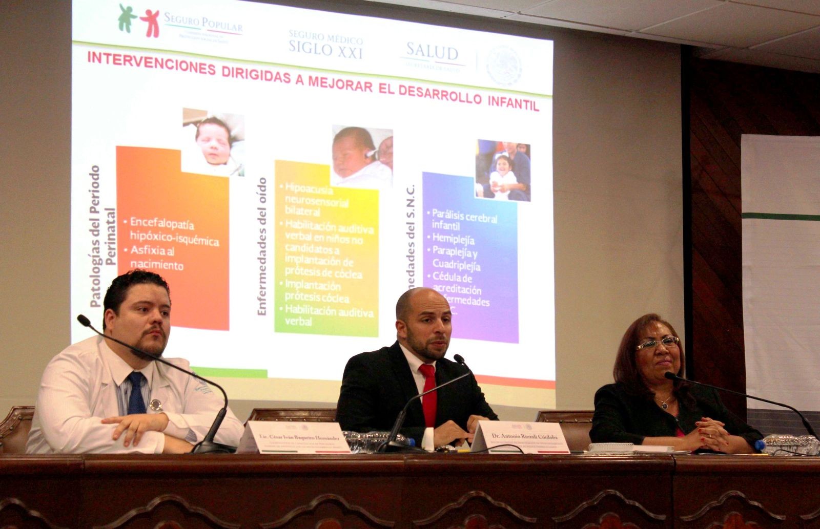 De izquierda a derecha César Iván Baqueiro Hernández, Antonio Rizzoli Córdova y Elizabeth Halley Castillo