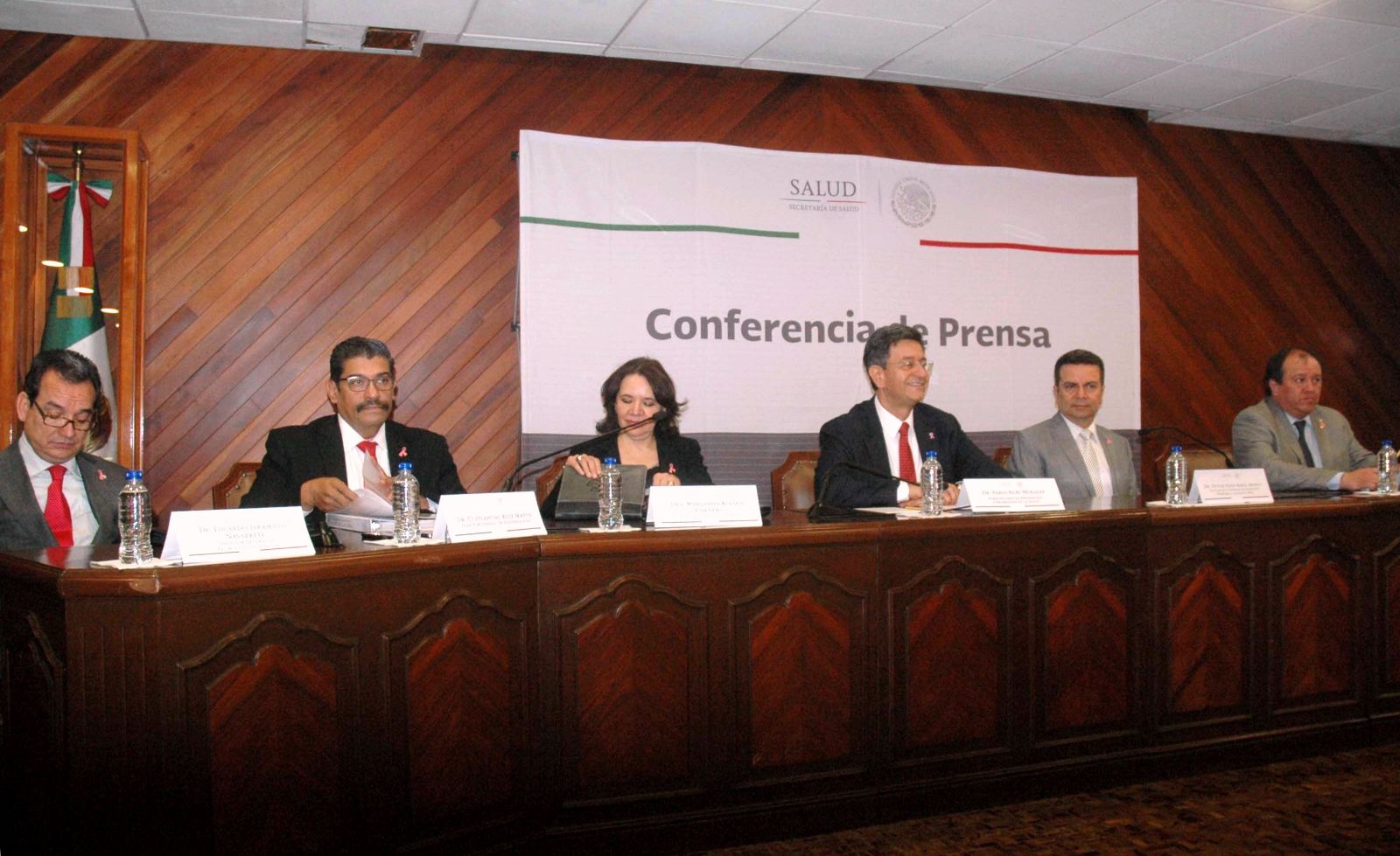 Conferencia Temporada de Frio 2015 2016 en la fotogarfía Dr Eduardo Jaramillo Dr Cuitlauhua Ruiz Matus Dra Margarita Blanco Cornejo del issste Dr Pablo Kuri Morales Dr Victo Hugo Aburto del IMSS Dr Felipe Gonzalez Roldan Ignacio Villaseñor Ruiz de C E N S I A