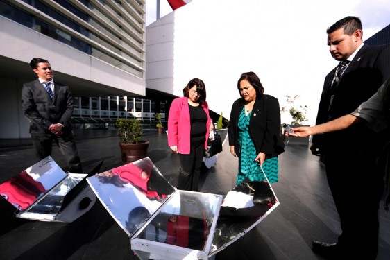 La senadora Silvia Garza Galván aseguró que es indispensable impulsar tecnologías limpias para proteger la salud de la mujer rural.