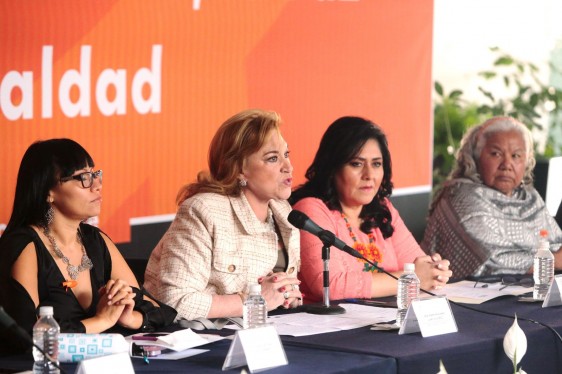 La senadora Diva Gastélum Bajo presidió, el panel de conferencias “Violencia contra las mujeres, casos emblemáticos”con la participación la senadora Martha Elena García Gómez.
