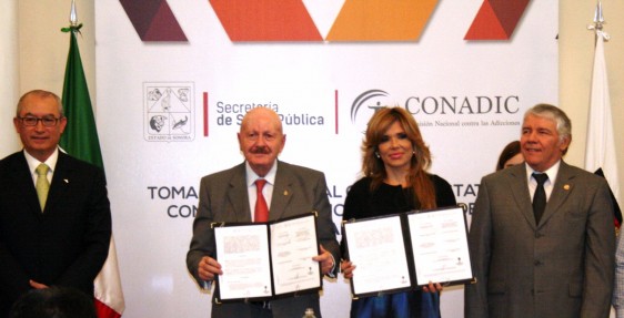 El Comisionado Nacional contra las Adicciones, Manuel Mondragón y Kalb, y la Gobernadora de Sonora, Claudia Pavlovich Arellano, firmaron un convenio de colaboración