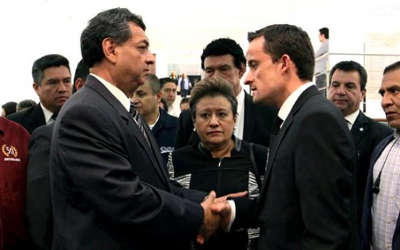 El Director General del Instituto, Mikel Arriola Peñalosa, expresó sus condolencias a la familia, en nombre del Presidente Enrique Peña Nieto.
