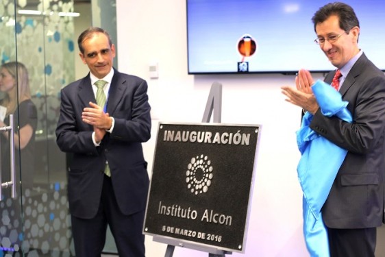 Novartis inaugura el Instituto Alcon dotado con equipos innovadores para el tratamiento de cataratas y retina.